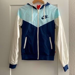 Nike women’s rain jacket. Size S.